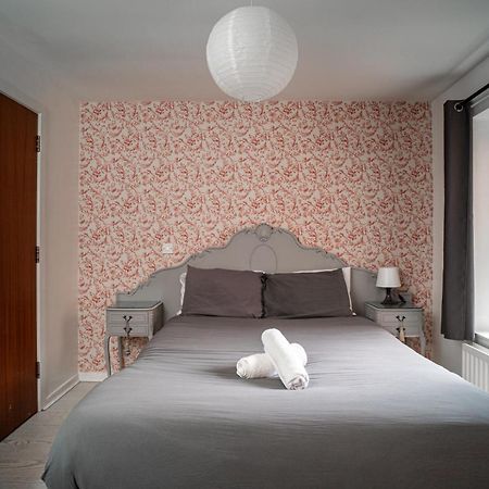 3 Bedroom Central Apartment In Belfast City Centre Eksteriør billede