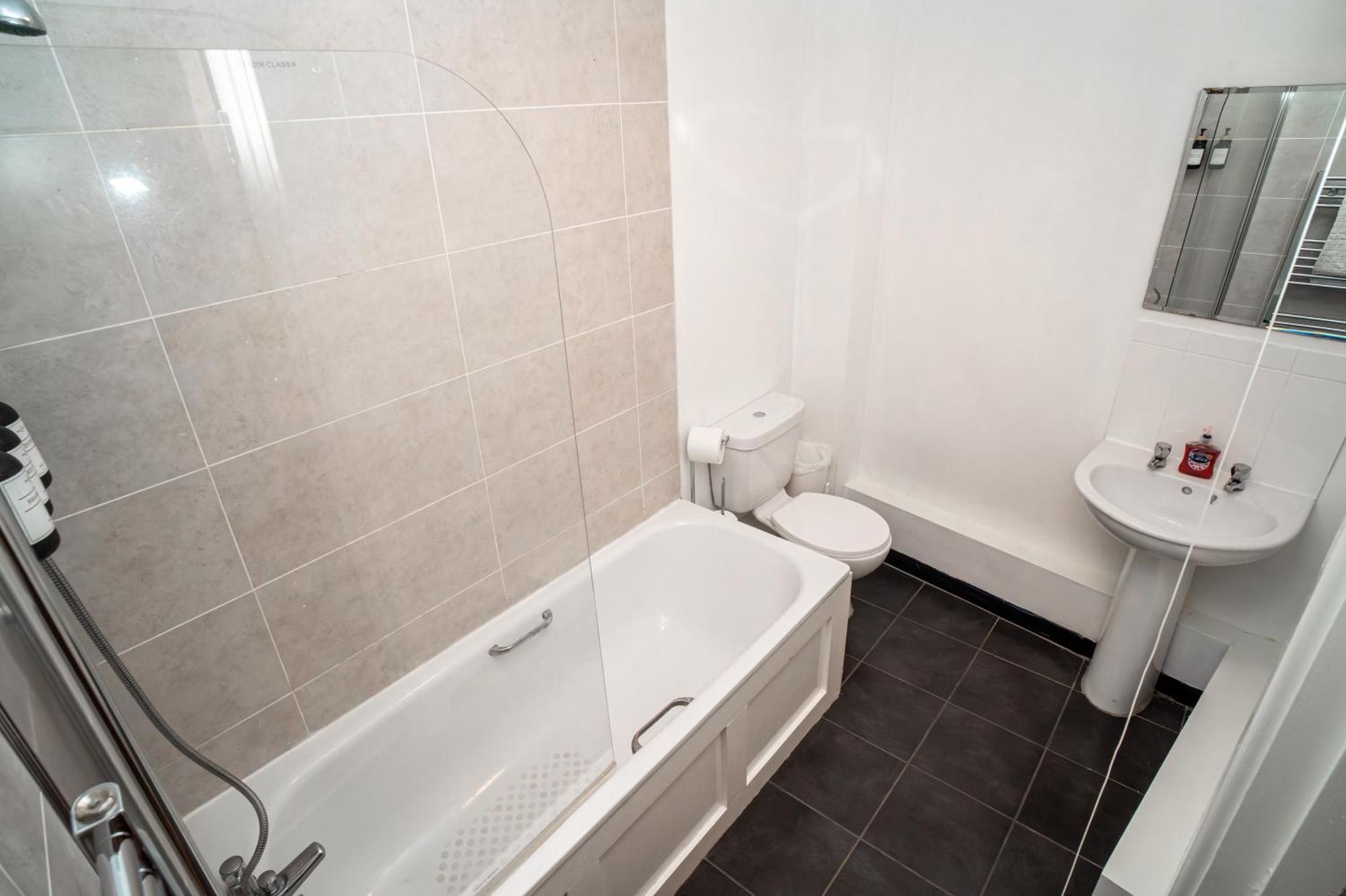 3 Bedroom Central Apartment In Belfast City Centre Eksteriør billede