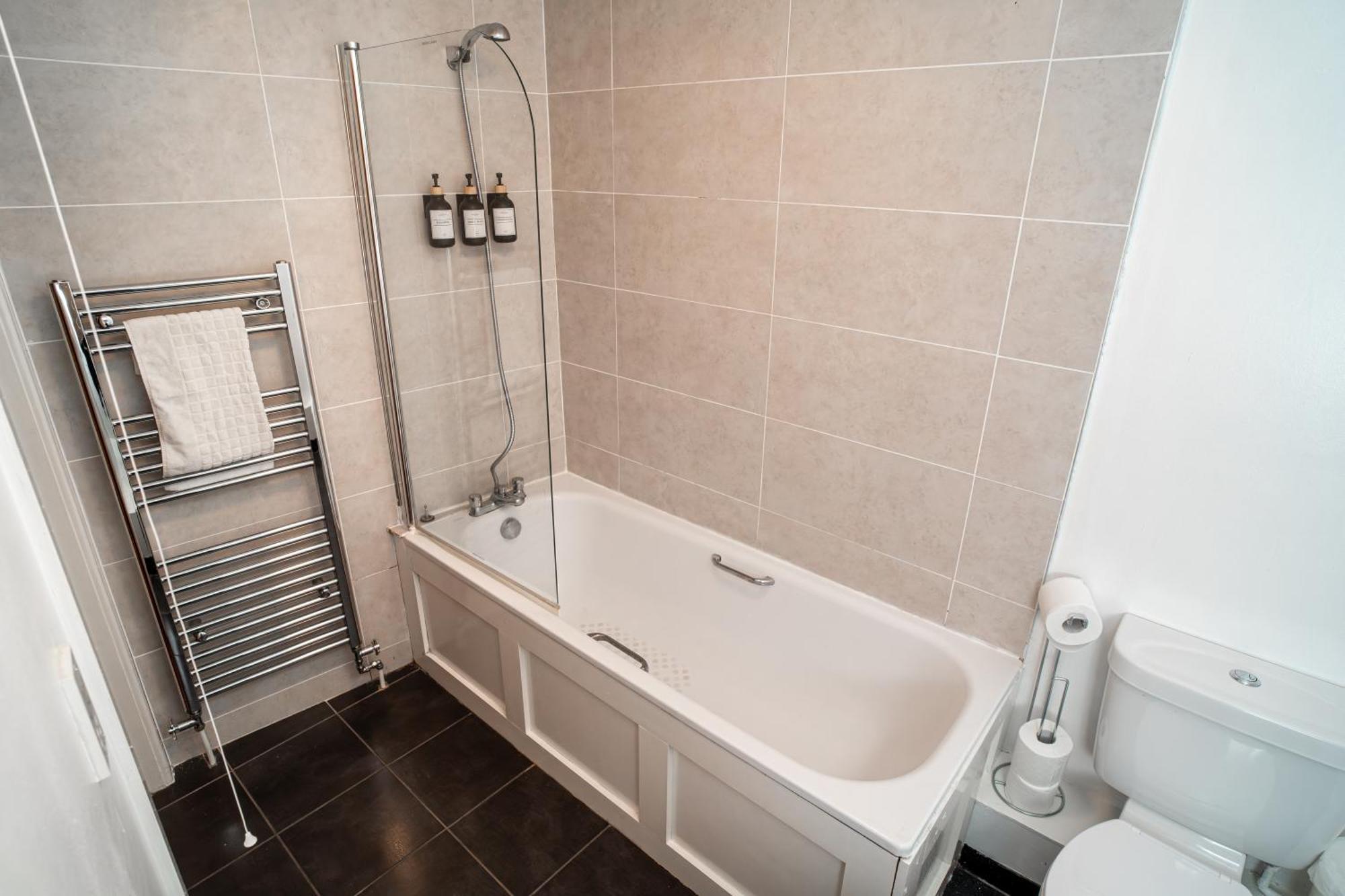 3 Bedroom Central Apartment In Belfast City Centre Eksteriør billede